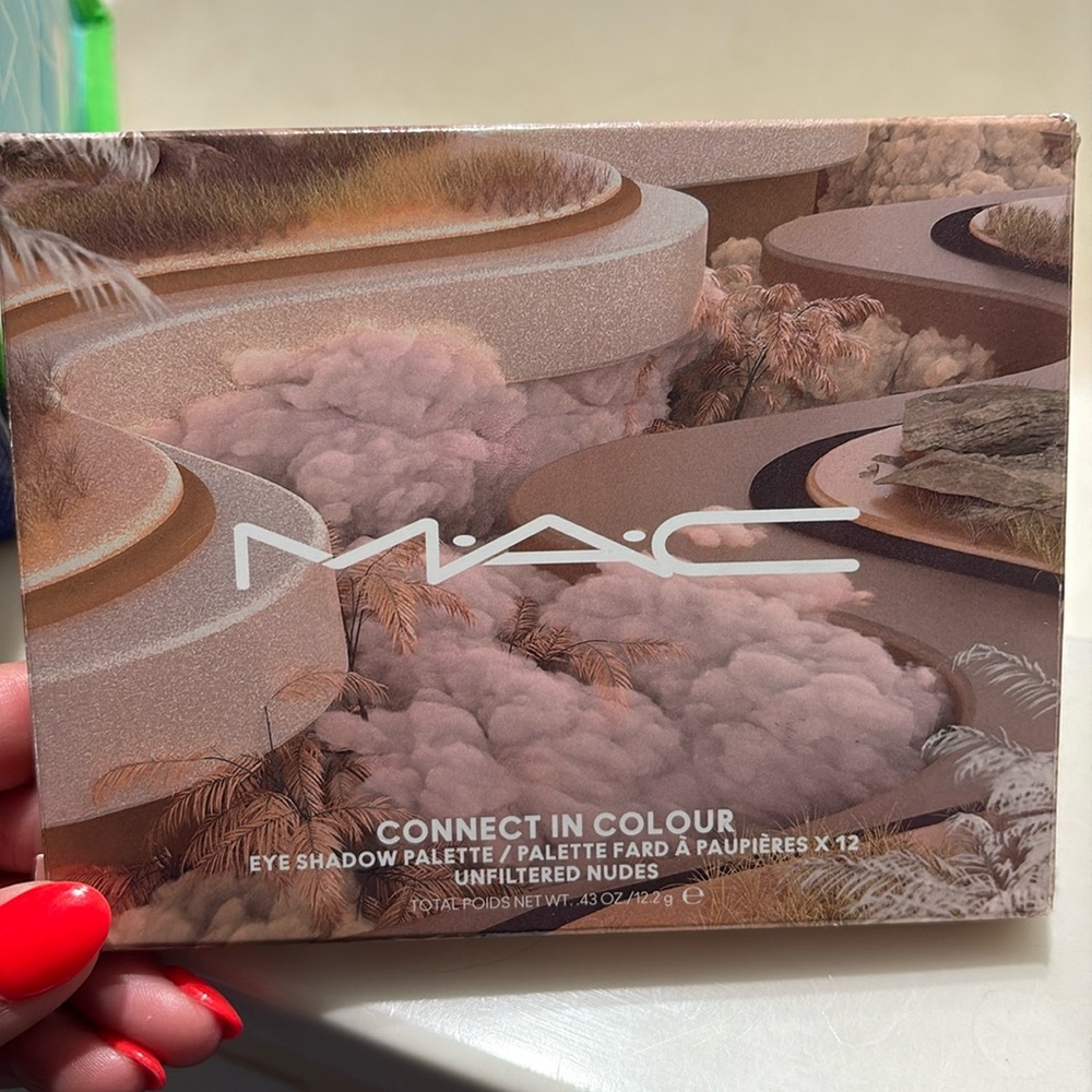MAC connect in colour palette brand new